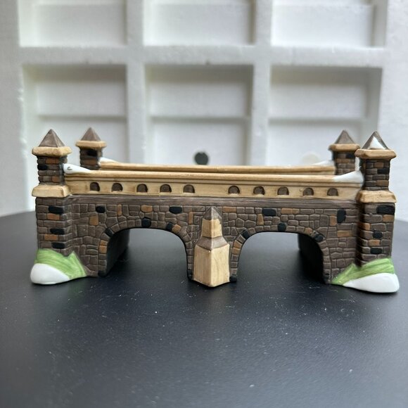 Dept 56 Stone Train Tressel, Dickens Christmas Village Decorations from 1988 - Picture 3 of 11